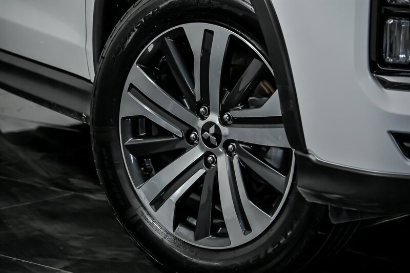 Used 2020 Mitsubishi Outlander Sport ES FWD image 3