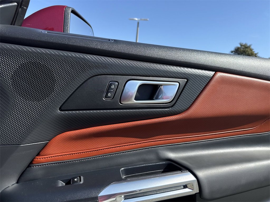 Used 2025 Ford Mustang Premium image 27