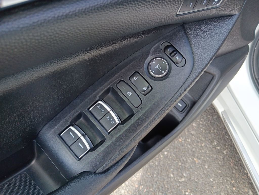 Used 2019 Honda Accord Touring image 11