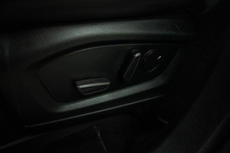 Used 2022 Ford Explorer XLT w/ Equipment Group 202A image 16