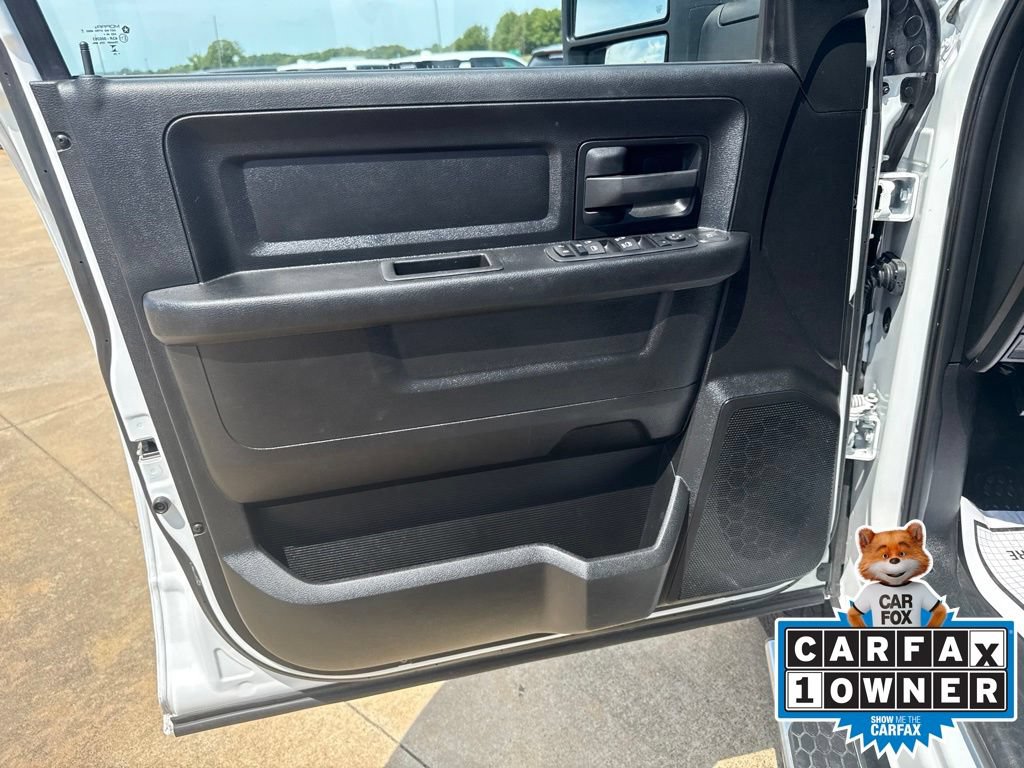 Used 2024 RAM 3500 Tradesman w/ Chrome Appearance Group AWD/4WD image 6