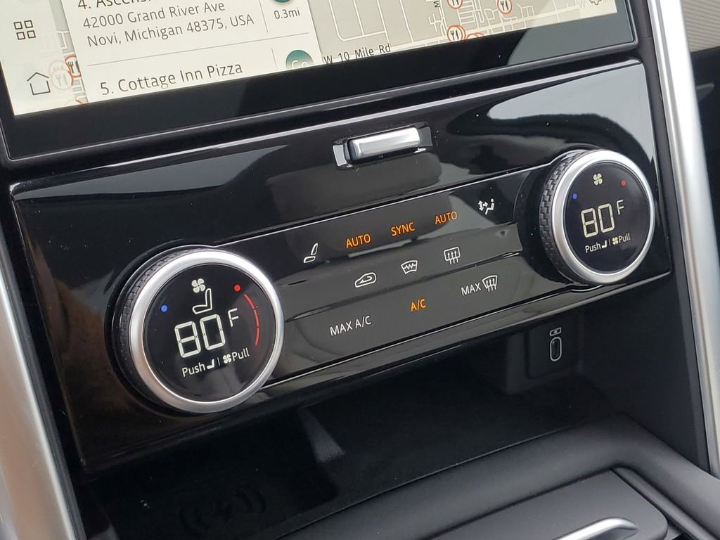 New 2026 Land Rover Discovery Dynamic SE image 24