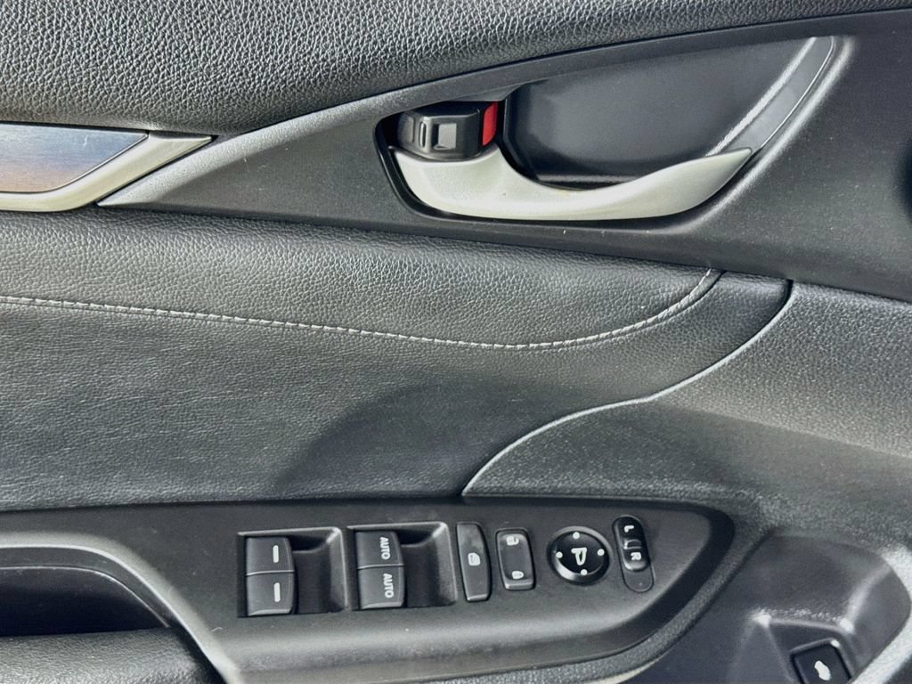Used 2018 Honda Civic Touring image 21