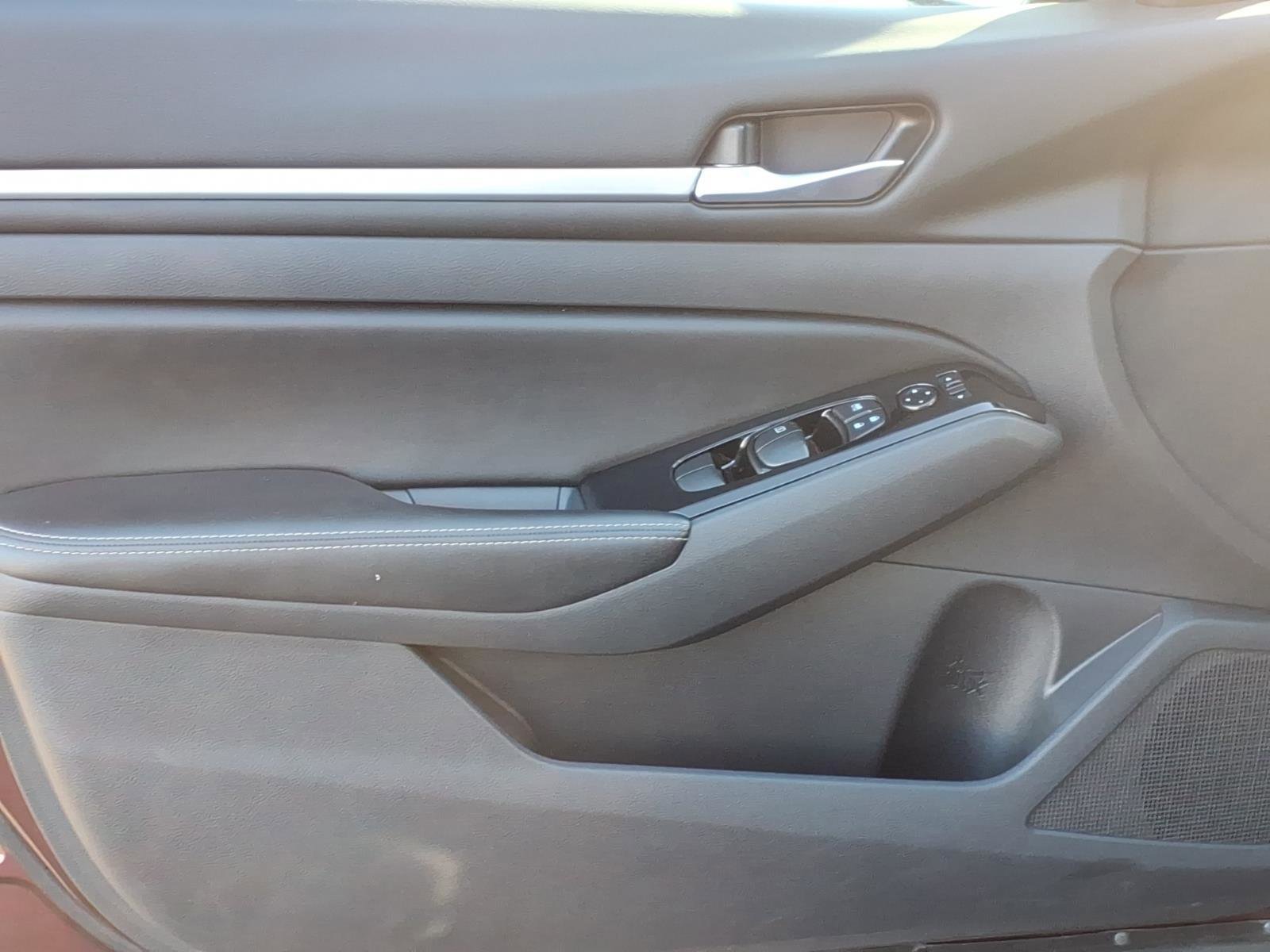 Used 2023 Nissan Altima 2.5 SV image 11