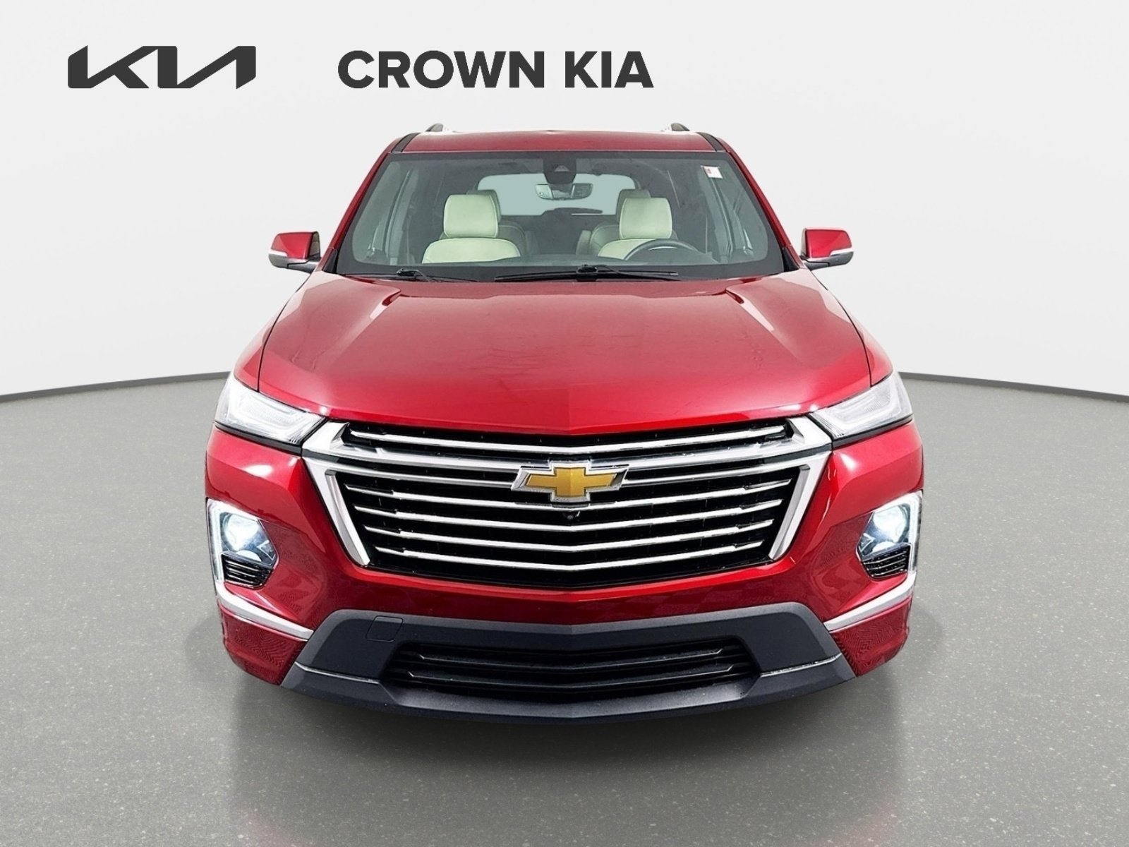Used 2023 Chevrolet Traverse Premier FWD image 2
