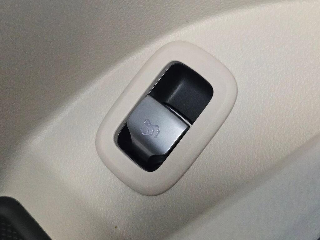 Used 2025 Mercedes-Benz GLC 300 GLC 300 image 34