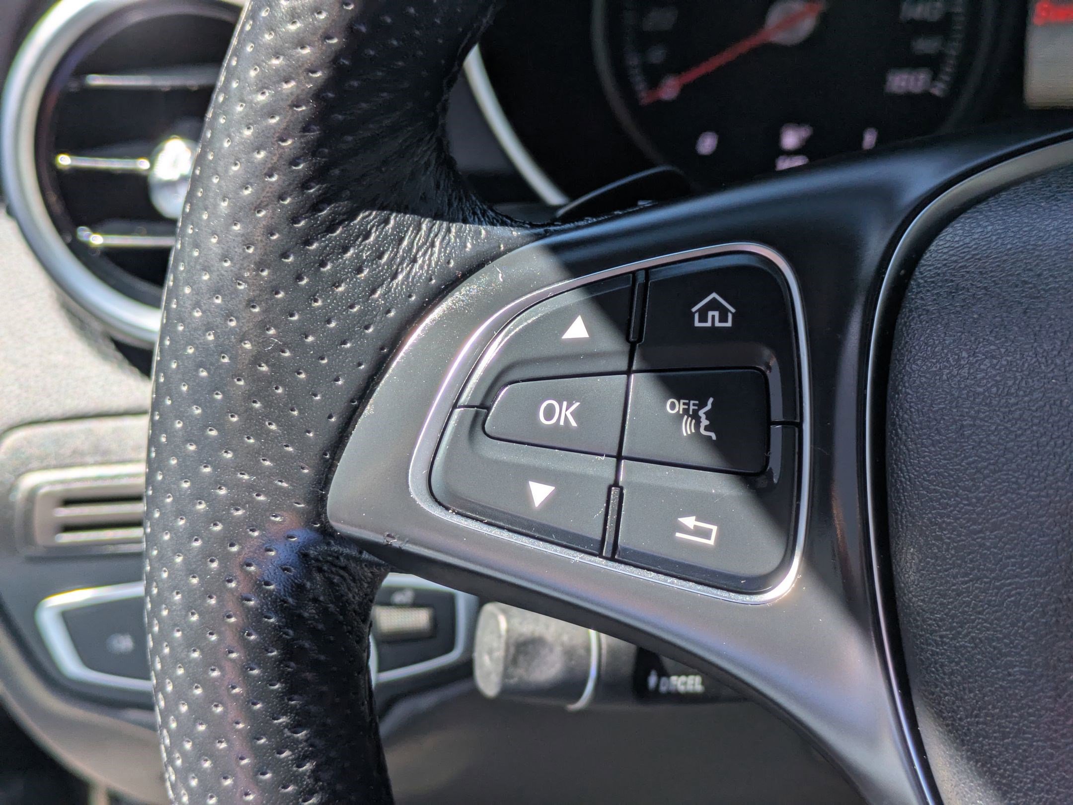 Used 2019 Mercedes-Benz GLC 350e 4MATIC image 18