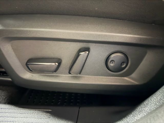 Used 2023 Nissan Rogue SV image 16