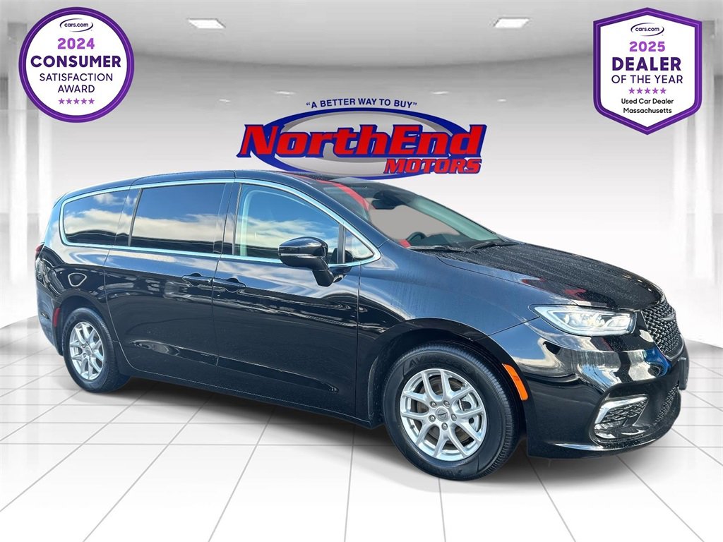 Used 2024 Chrysler Pacifica Touring-L image 1