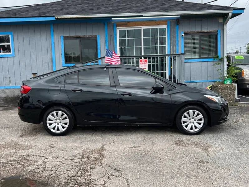 Used 2018 Chevrolet Cruze LS image 5