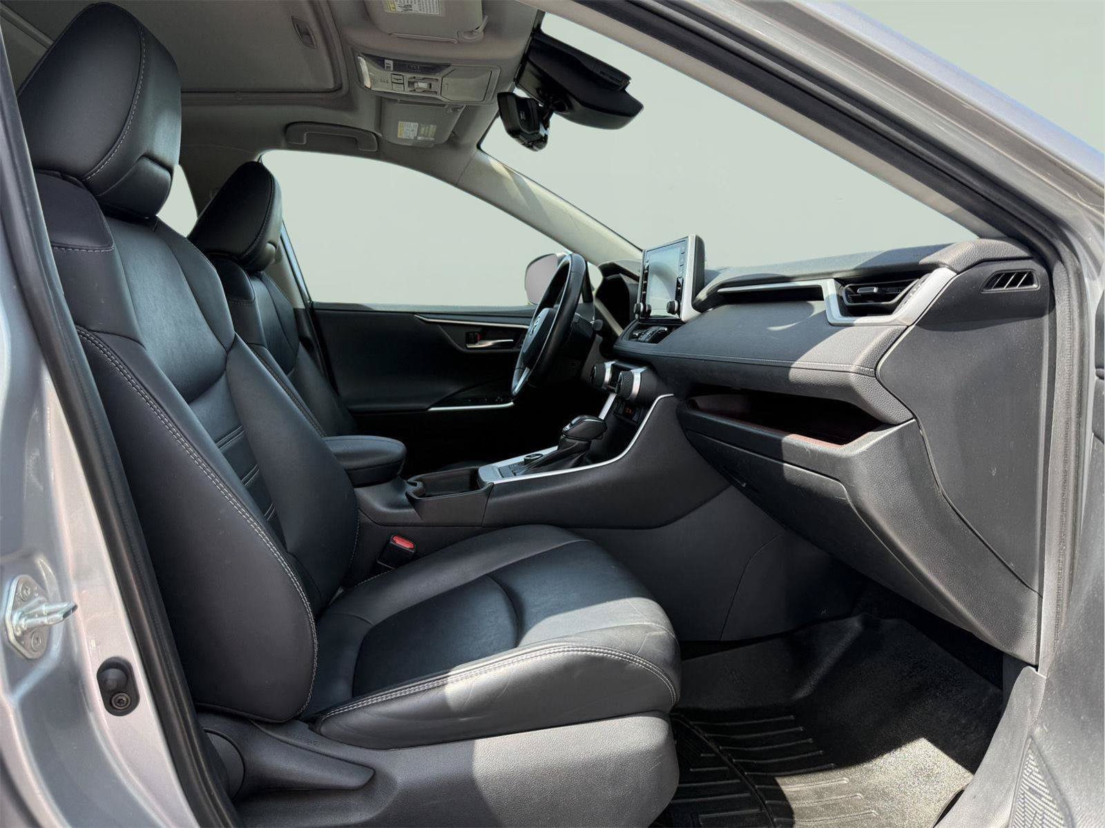 Used 2019 Toyota RAV4 Limited w/ Carpet Mat Package AWD/4WD image 24