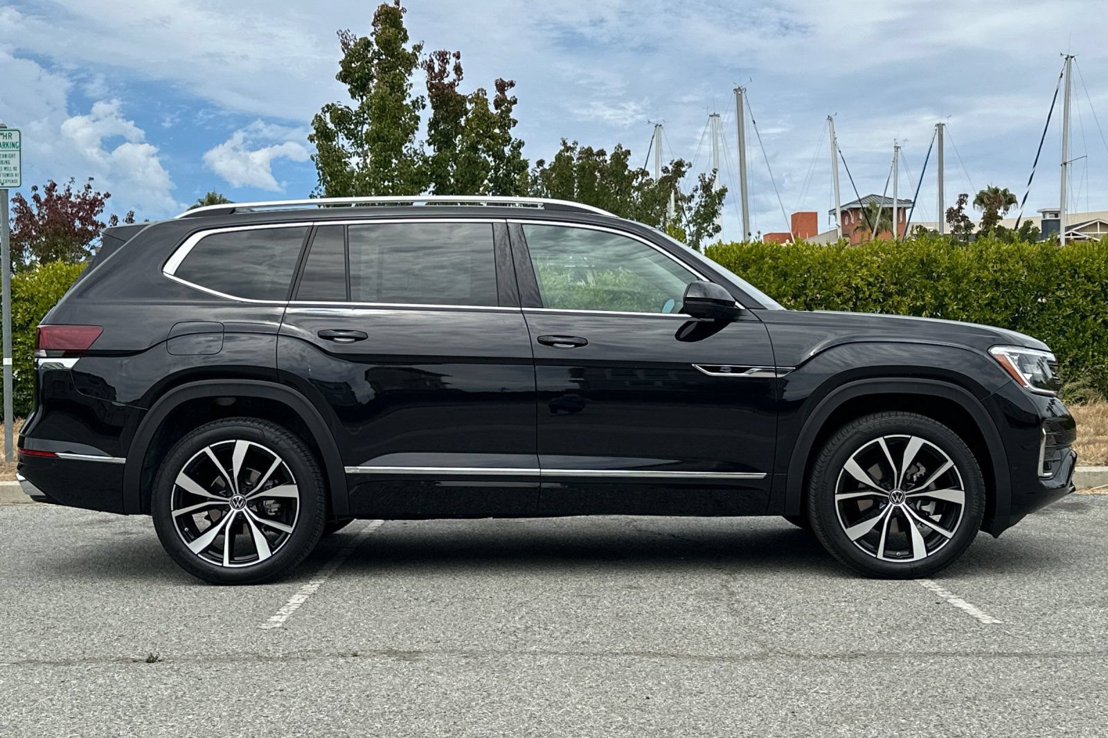 New 2026 Volkswagen Atlas SEL Premium R-Line AWD/4WD image 3