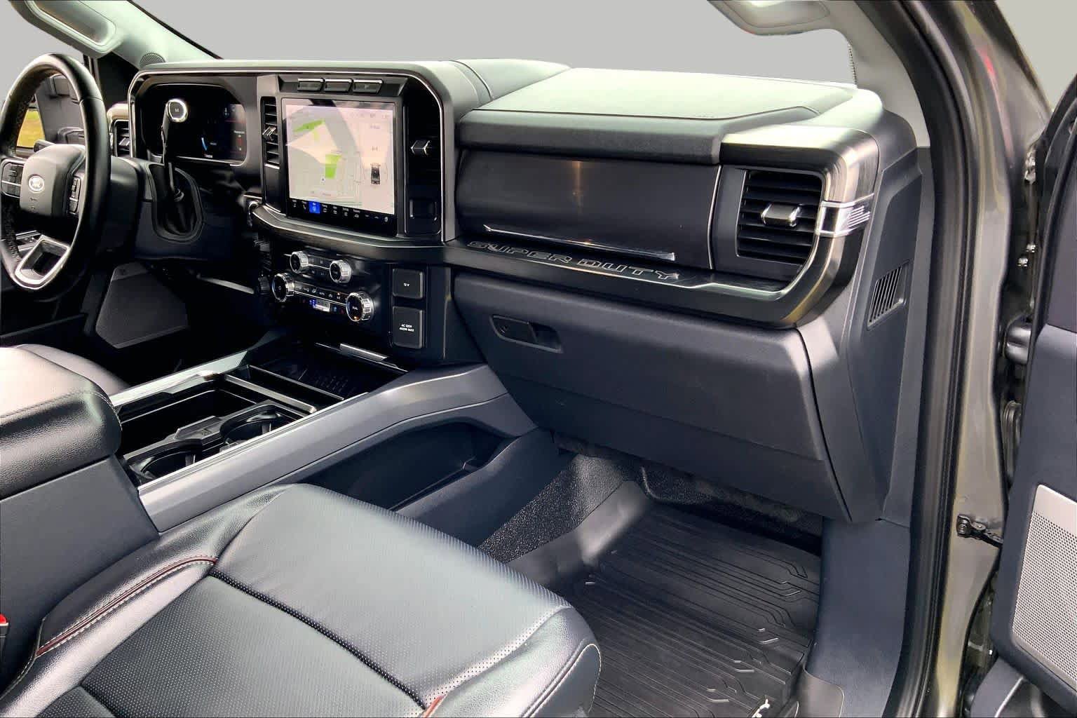 Used 2024 Ford F550 4x4 Crew Cab Super Duty image 16