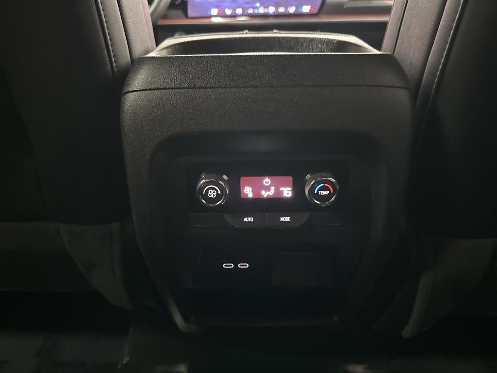 Used 2025 Chevrolet Traverse Z71 w/ Enhanced Driving Package image 25