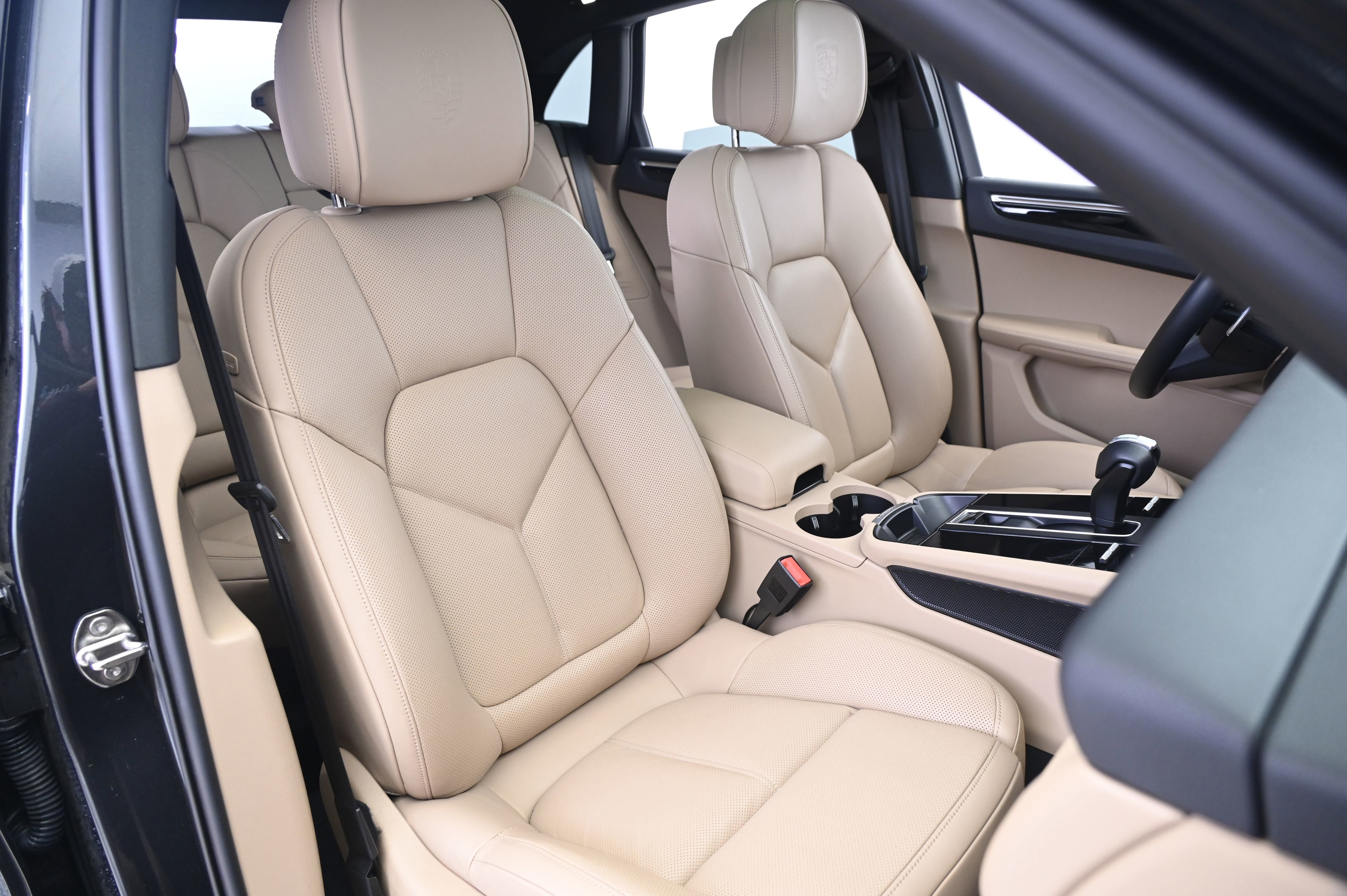 Certified 2024 Porsche Macan image 24