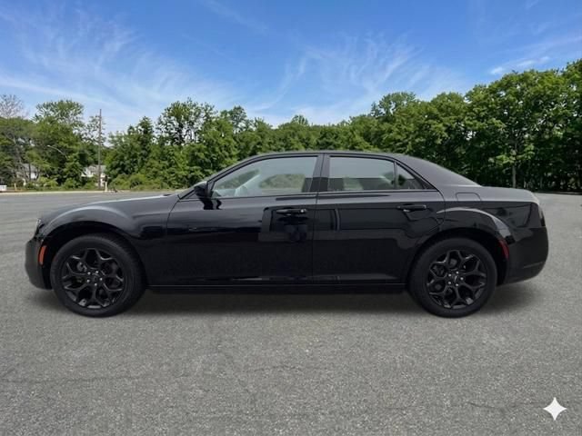 Used 2023 Chrysler 300 Touring w/ Sport Appearance Package AWD/4WD image 5