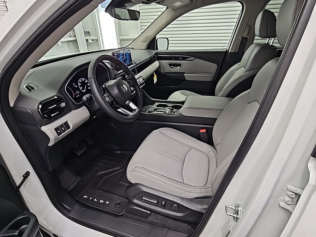 New 2025 Honda Pilot Touring image 10