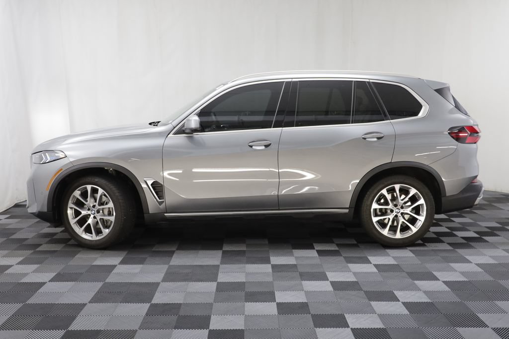 Certified 2024 BMW X5 xDrive40i w/ Premium Package AWD/4WD image 4