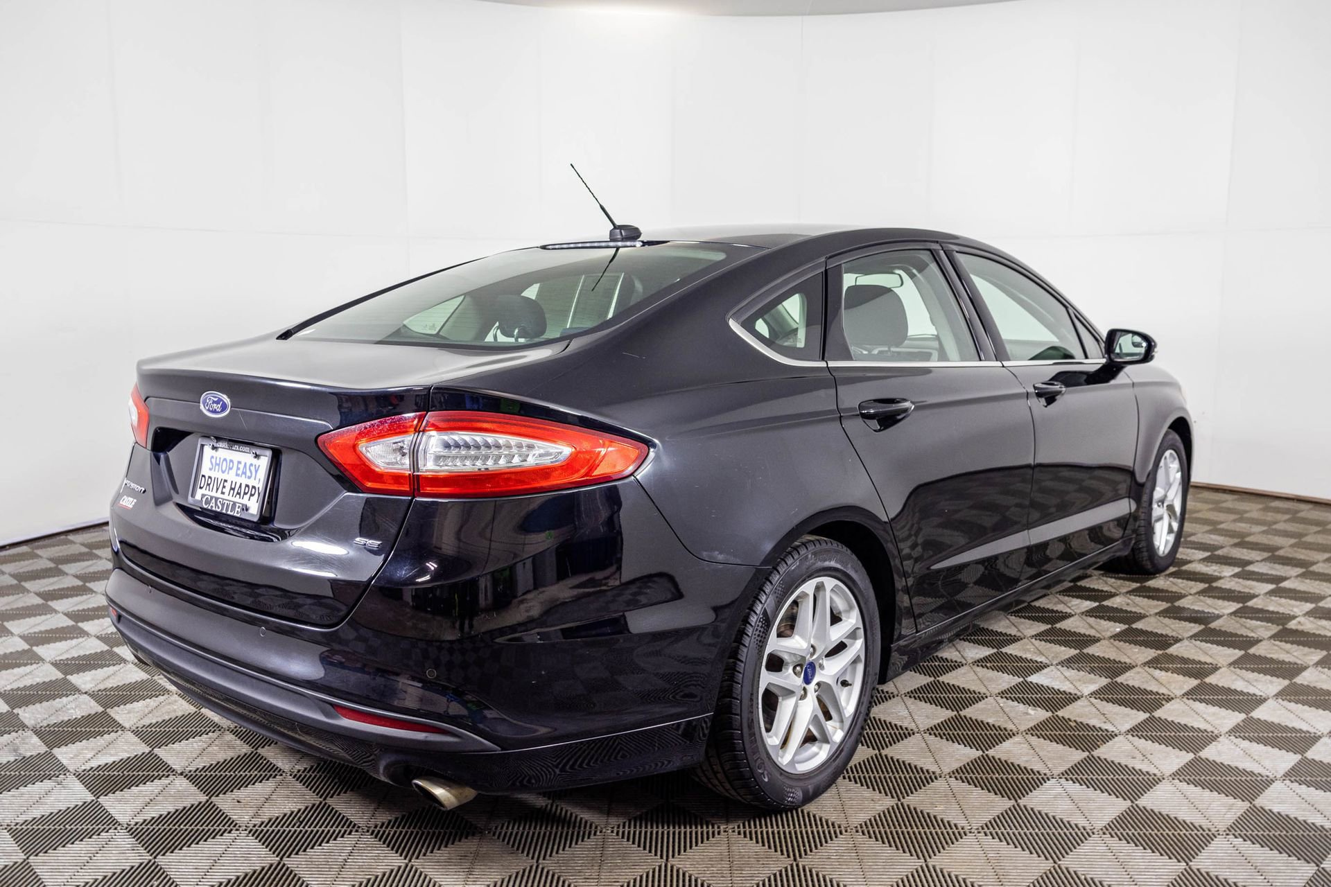 Used 2016 Ford Fusion SE FWD image 13