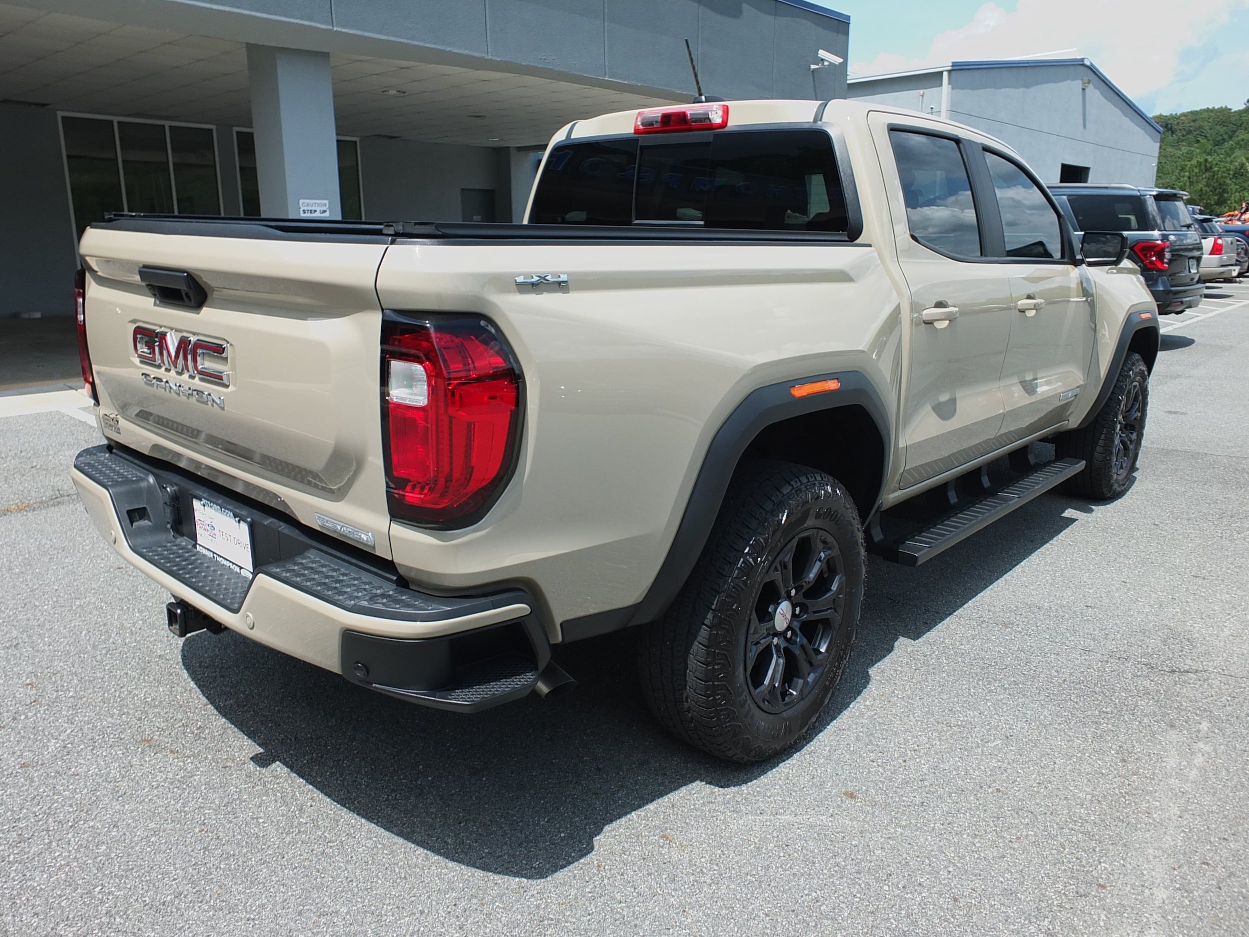 Used 2024 GMC Canyon Elevation w/ Elevation Premium Package AWD/4WD image 3