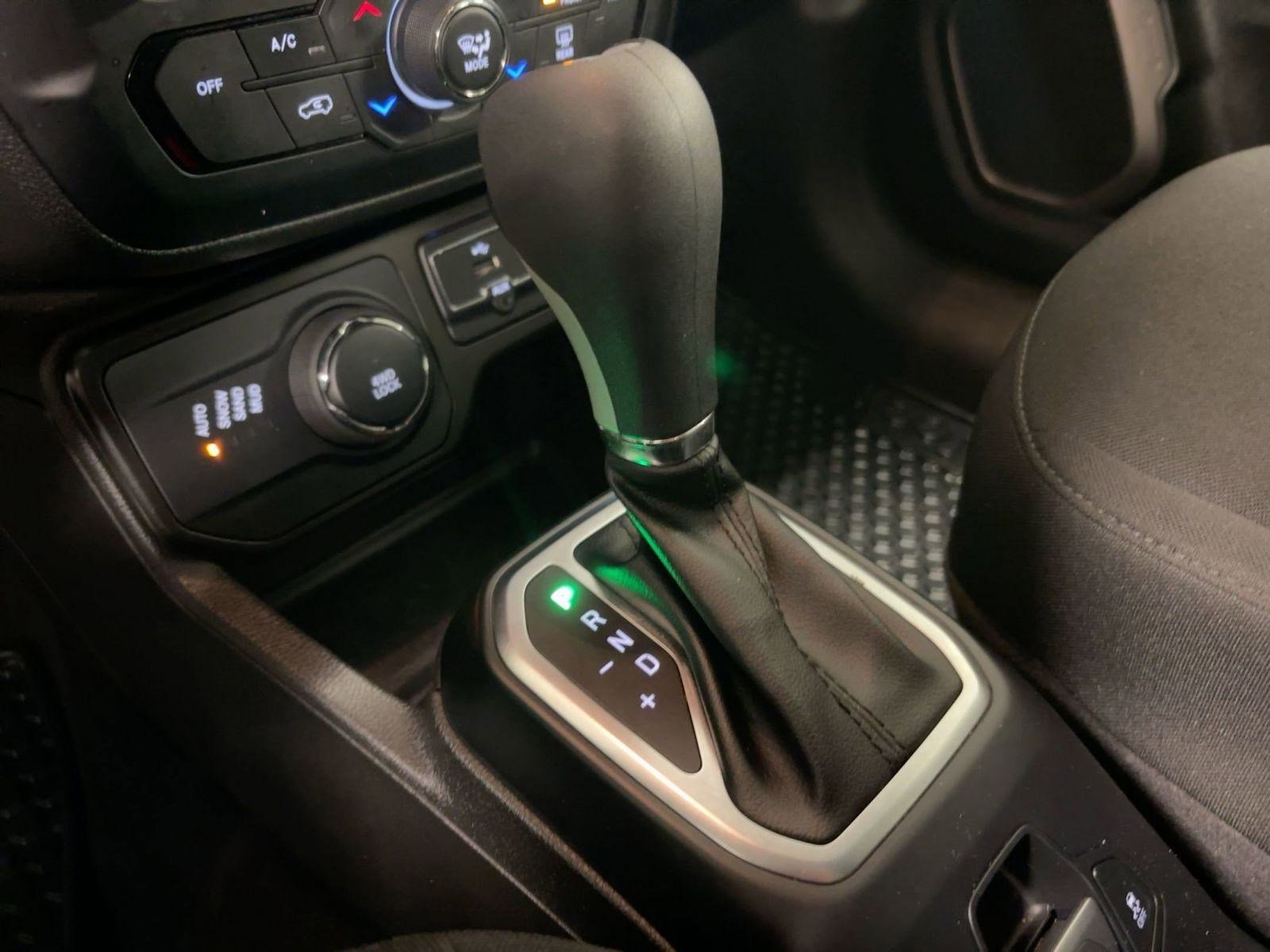 Used 2023 Jeep Renegade Latitude image 18