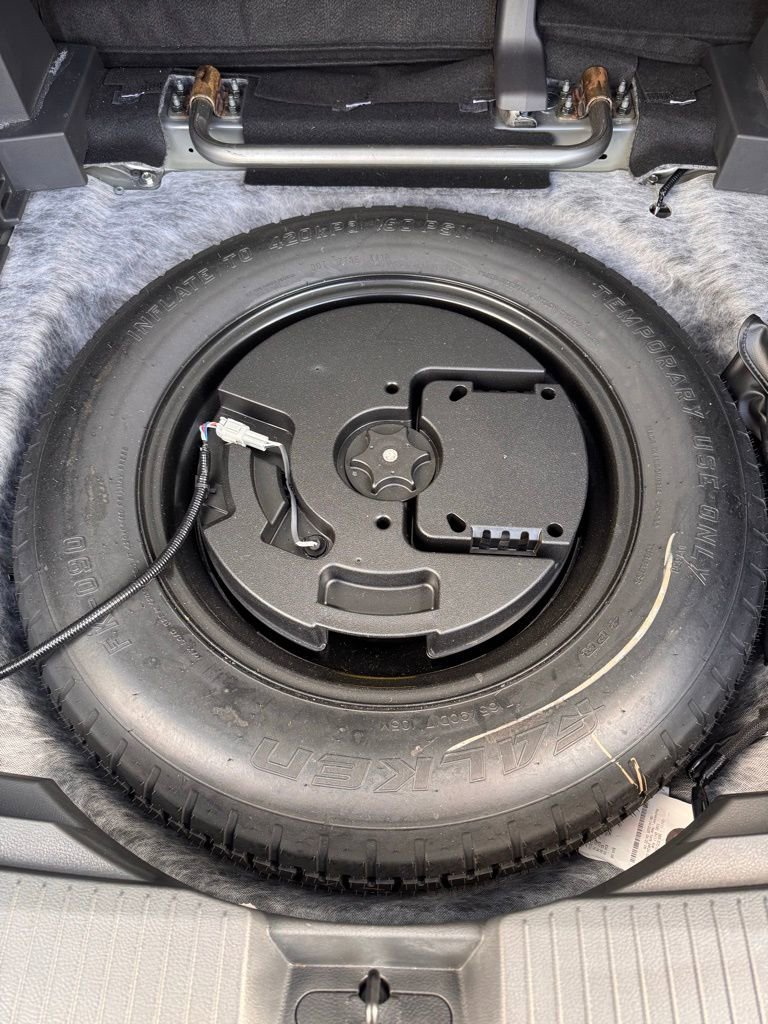 Used 2023 Nissan Rogue SV w/ SV Premium B Package image 15