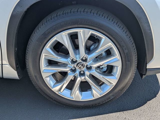 Used 2021 Toyota Highlander Limited FWD image 11