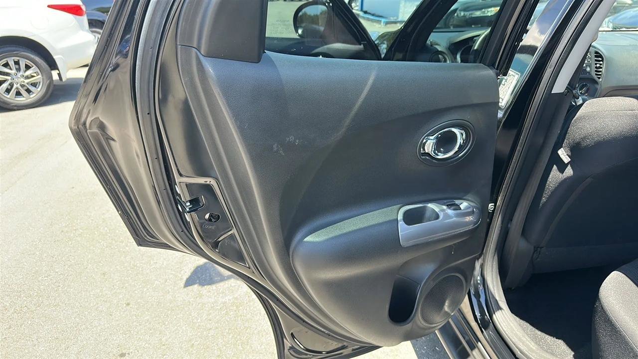 Used 2014 Nissan Juke S FWD image 38