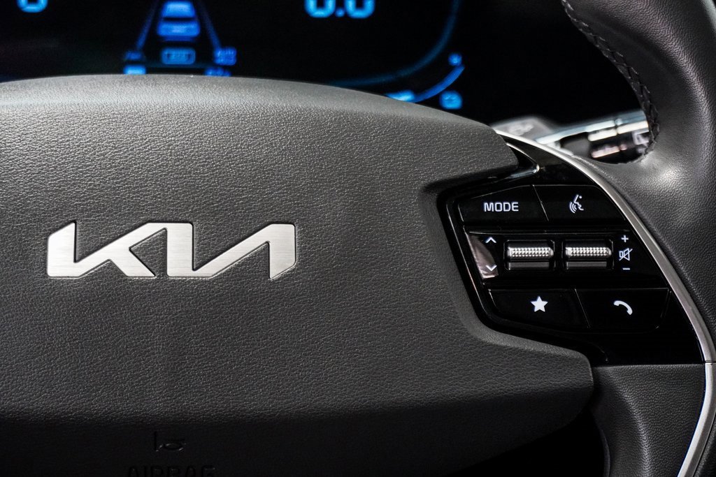 Used 2023 Kia Niro EX Touring image 16