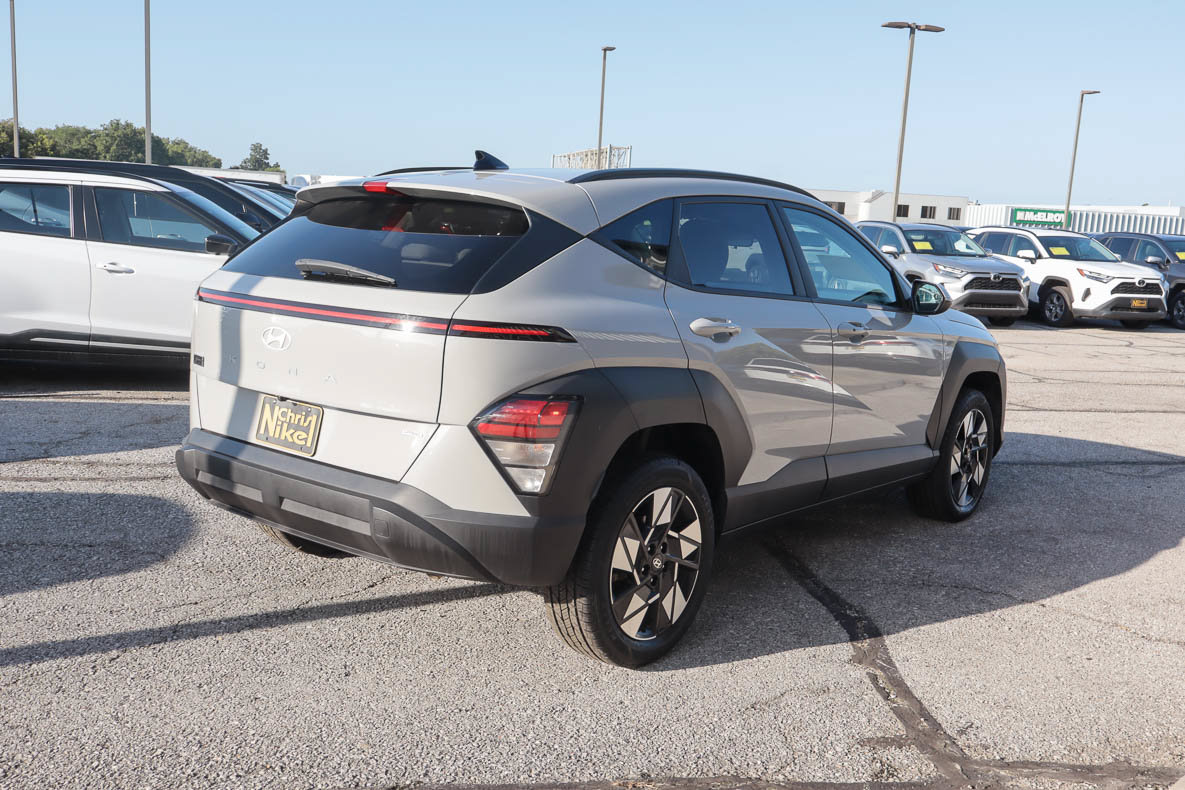 Used 2024 Hyundai Kona SEL AWD/4WD image 4