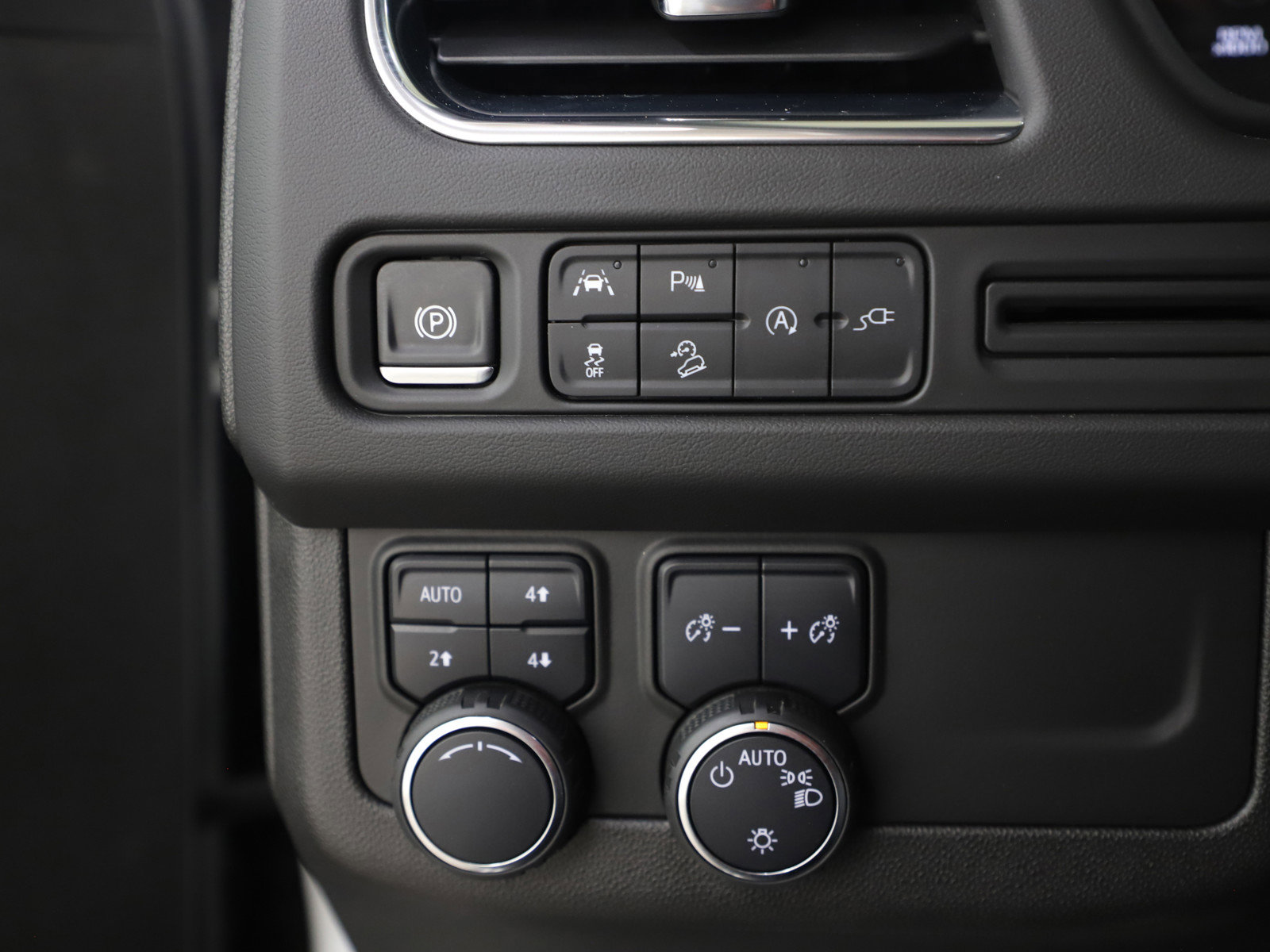 Used 2021 Chevrolet Tahoe Premier AWD/4WD image 31