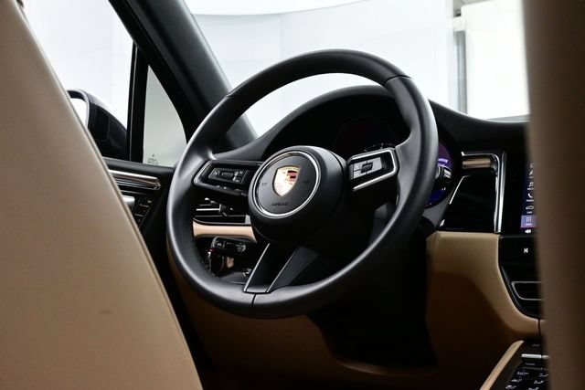 Certified 2025 Porsche Macan AWD/4WD image 21