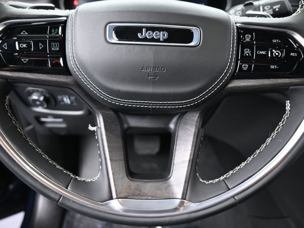 Used 2024 Jeep Grand Cherokee Overland w/ Luxury Tech Group IV image 36