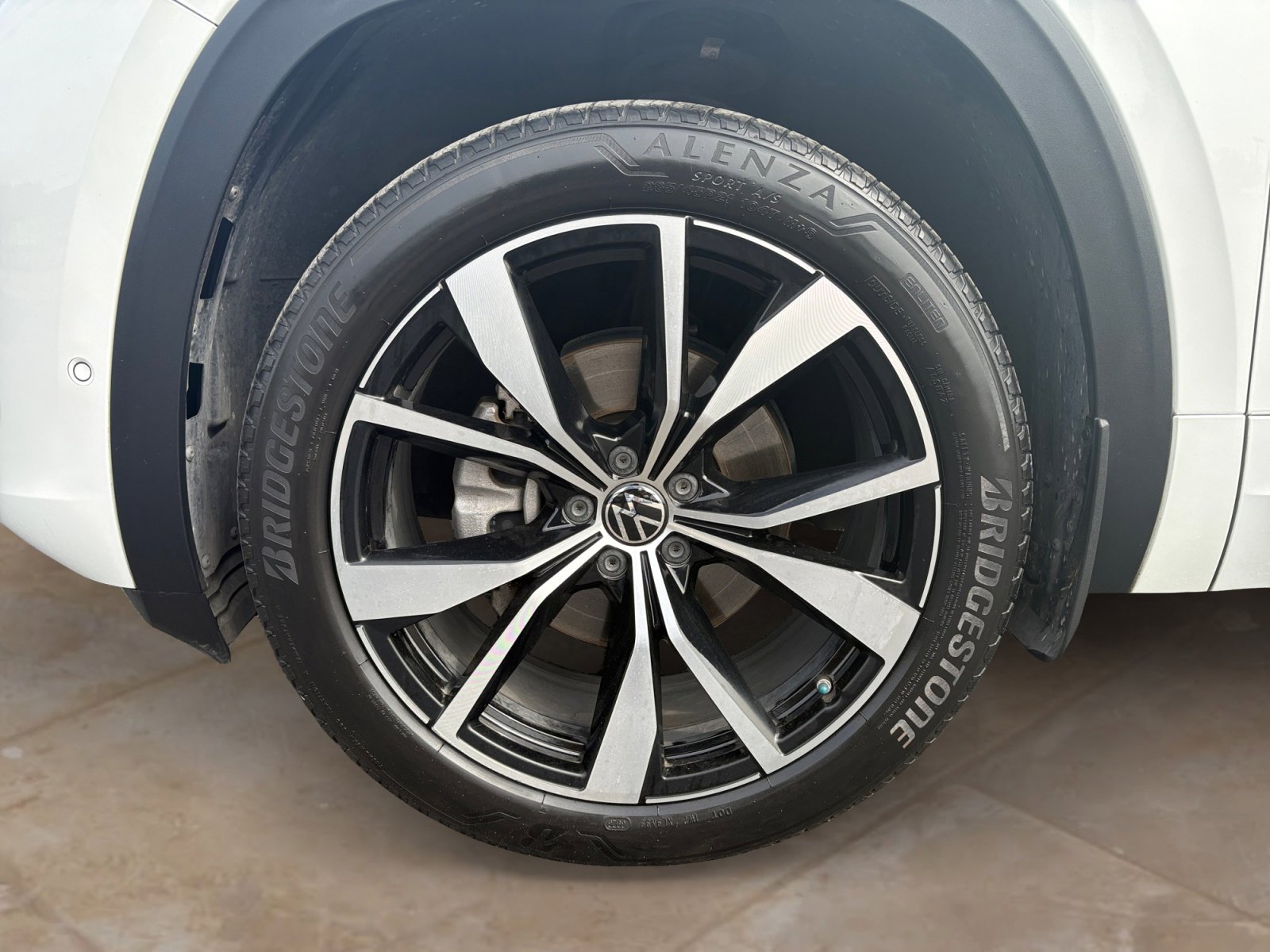 Used 2024 Volkswagen Atlas Cross Sport SEL Premium R-Line AWD/4WD image 27
