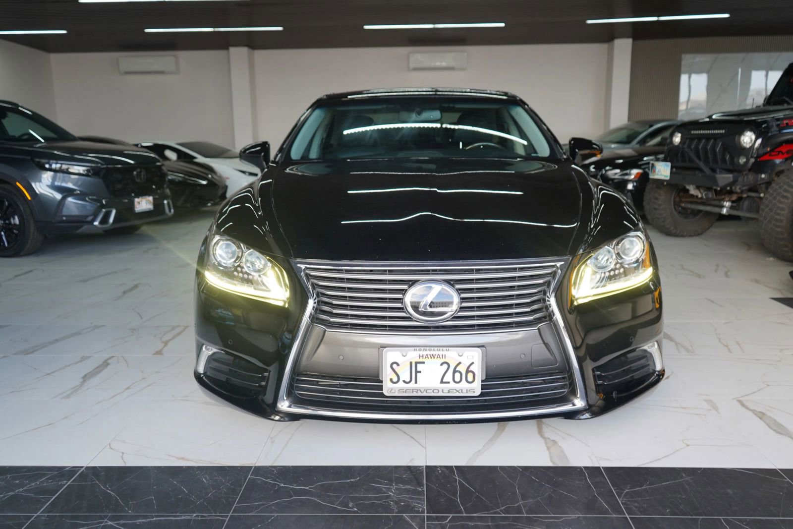 Used 2014 Lexus LS 460 RWD image 2