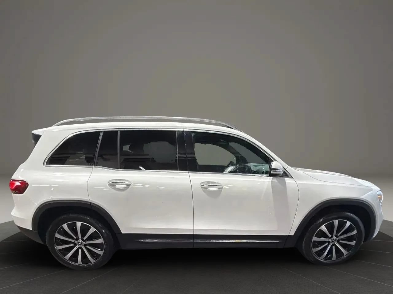 Used 2021 Mercedes-Benz GLB 250 4MATIC image 4