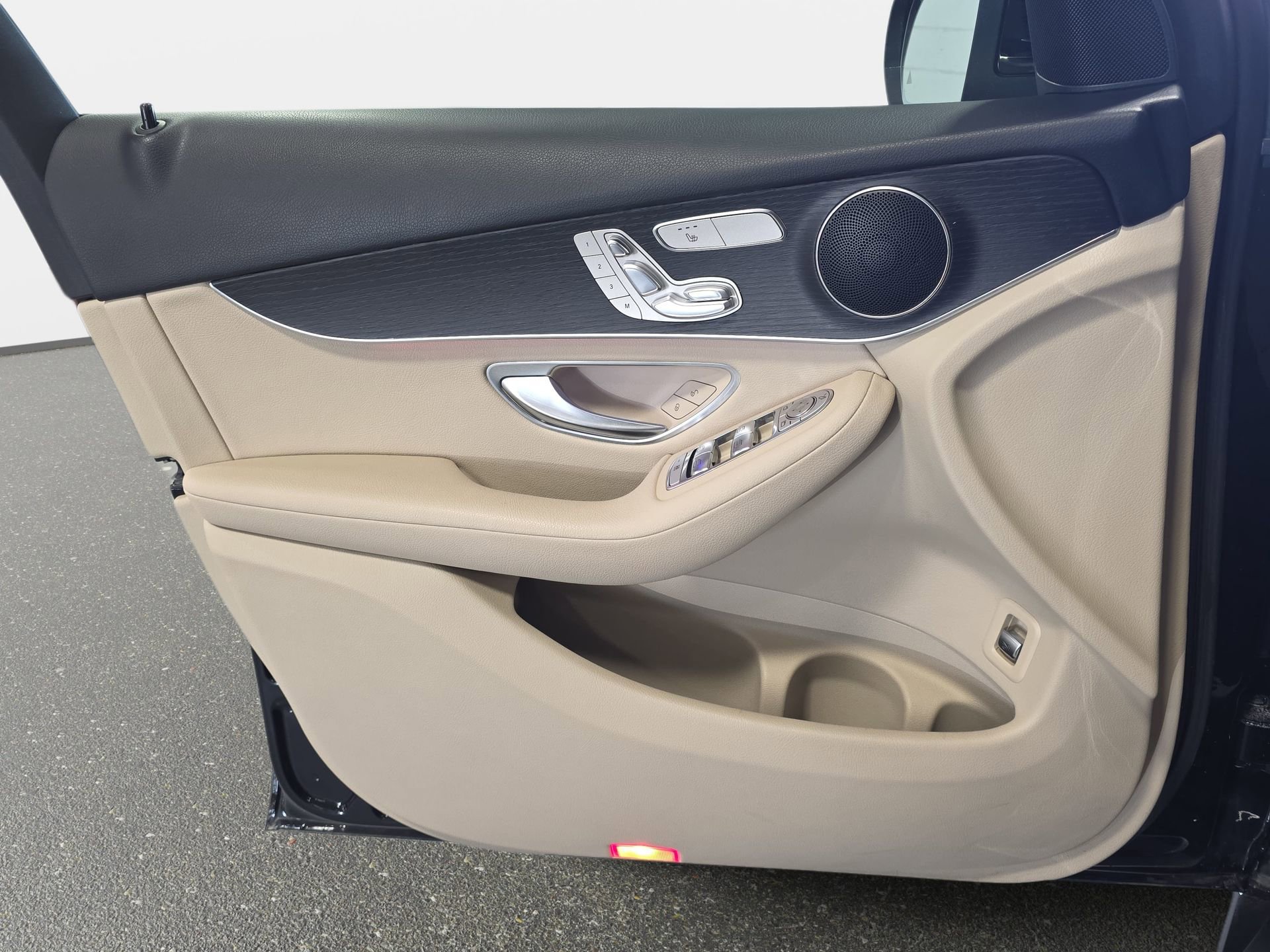 Used 2021 Mercedes-Benz GLC 300 4MATIC image 26