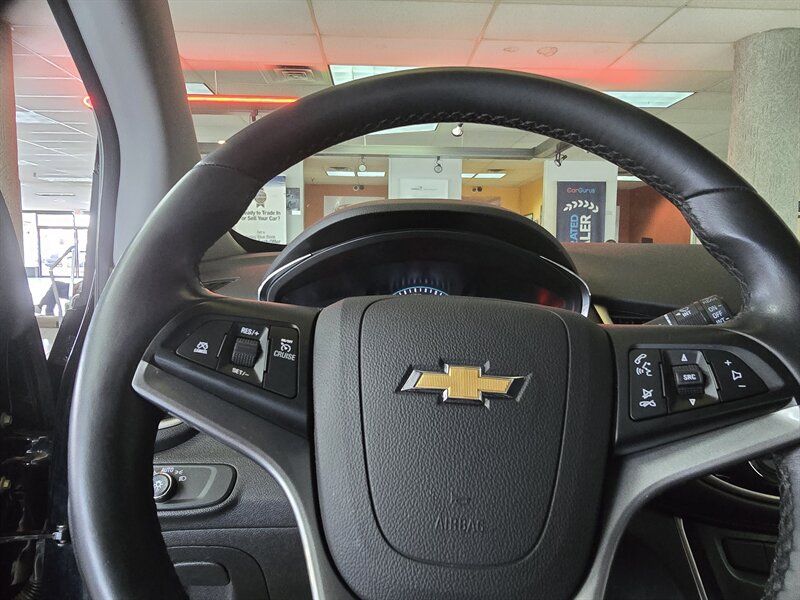 Used 2019 Chevrolet Trax LT w/ LT Convenience Package FWD image 24