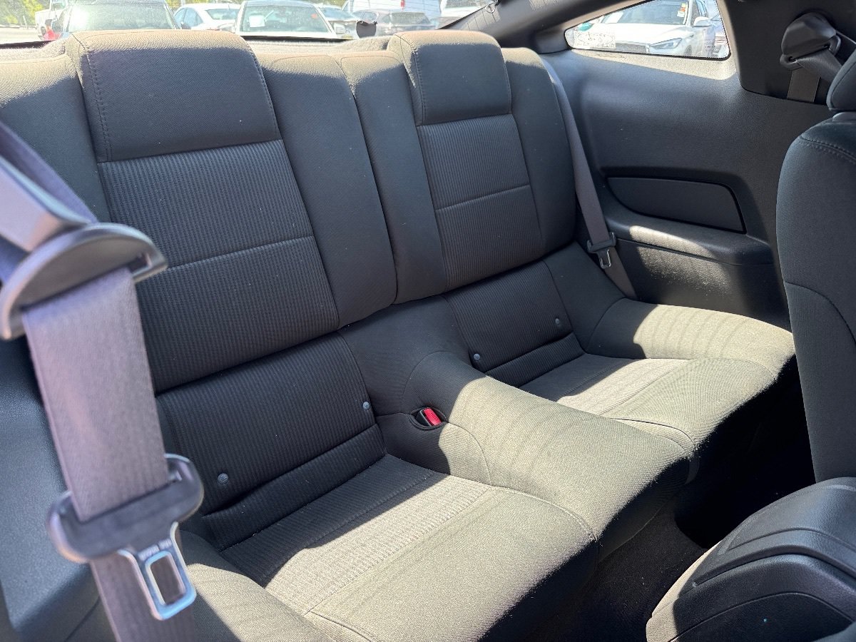 Used 2010 Ford Mustang Coupe RWD image 12