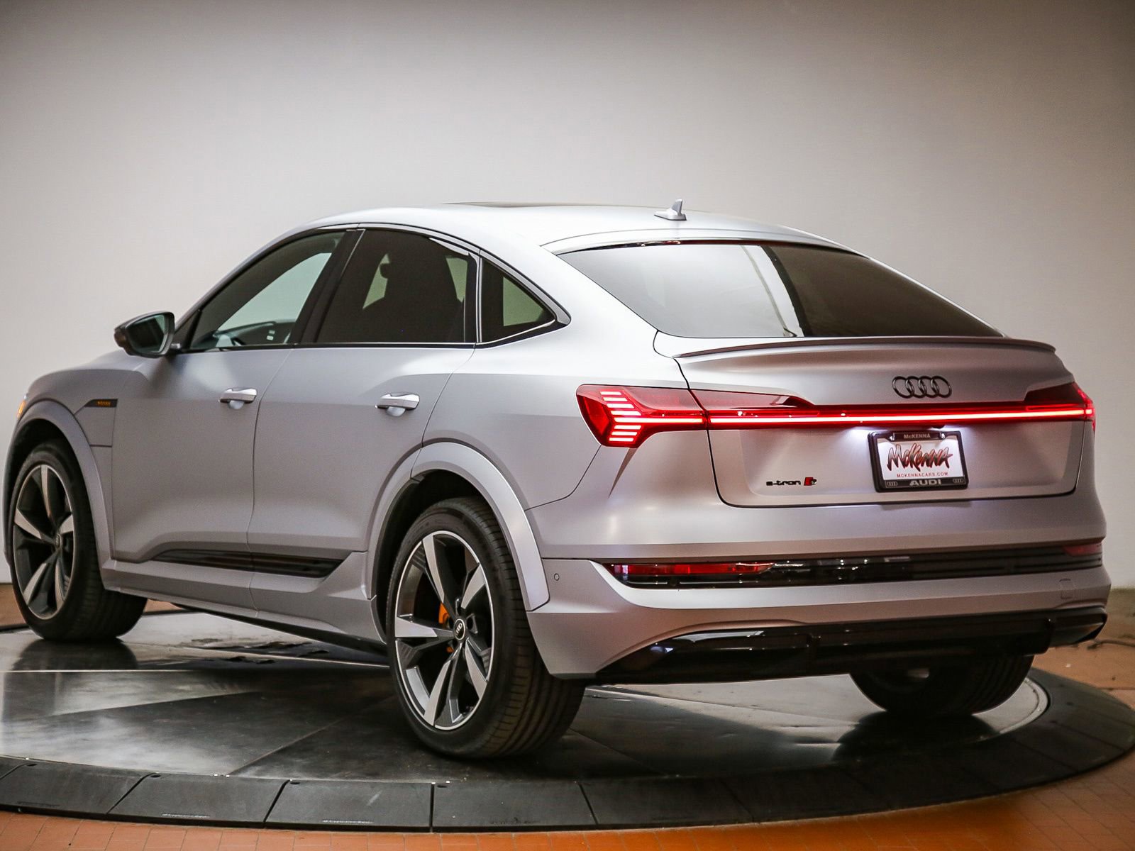 Used 2022 Audi e-tron S Premium Plus AWD/4WD image 2