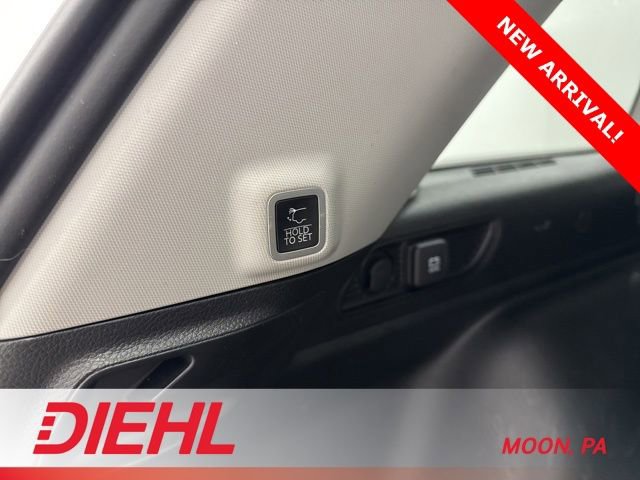 Used 2023 Jeep Grand Cherokee Limited w/ Black Appearance Package image 11