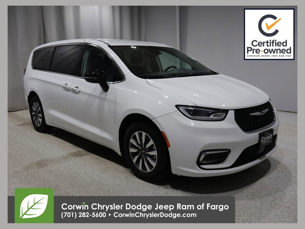 Certified 2024 Chrysler Pacifica Select image 1