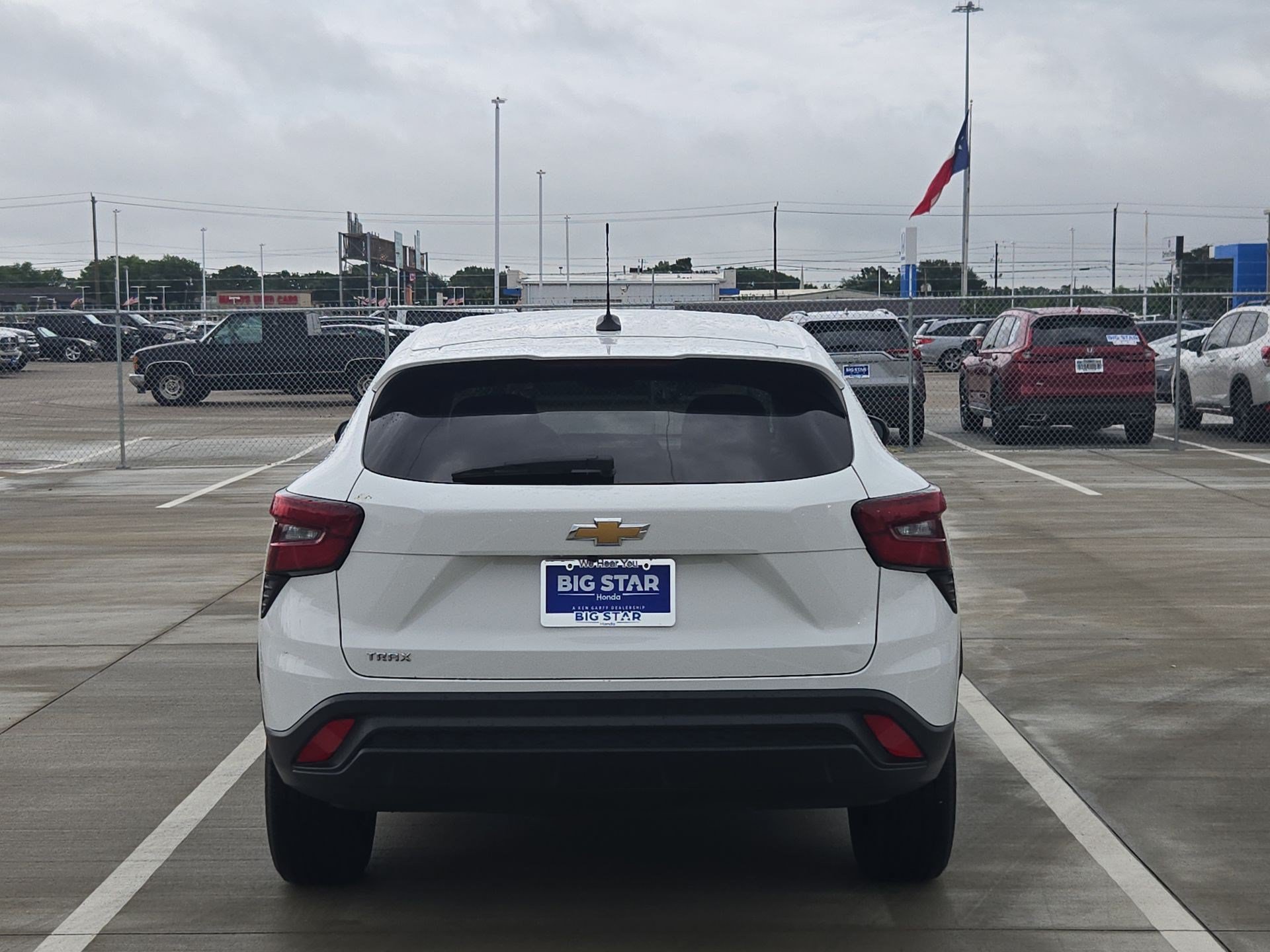 Used 2025 Chevrolet Trax LS FWD image 2
