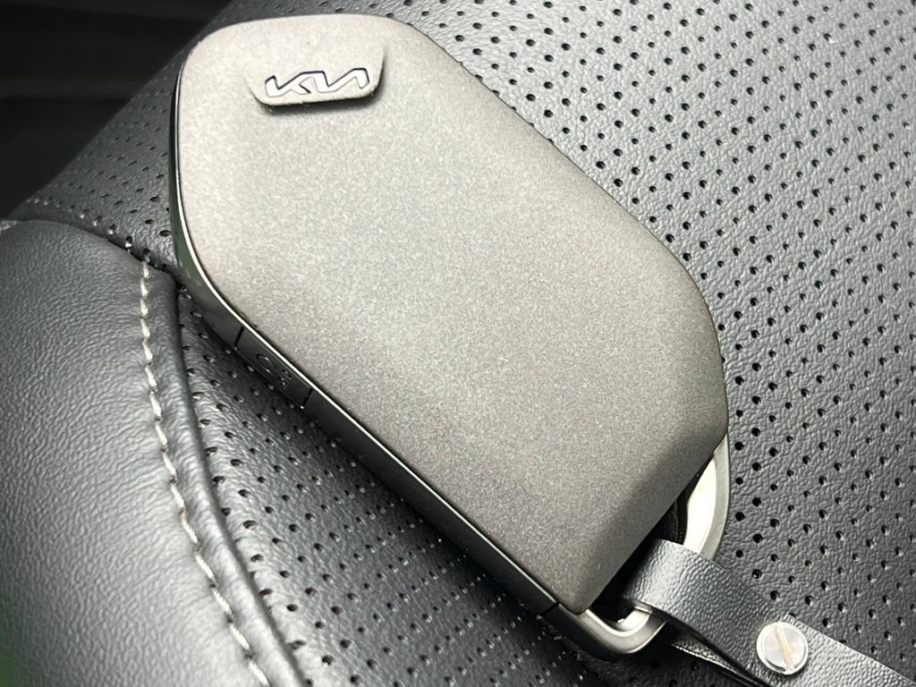 Used 2025 Kia Sorento S w/ Panoramic Sunroof Package image 30