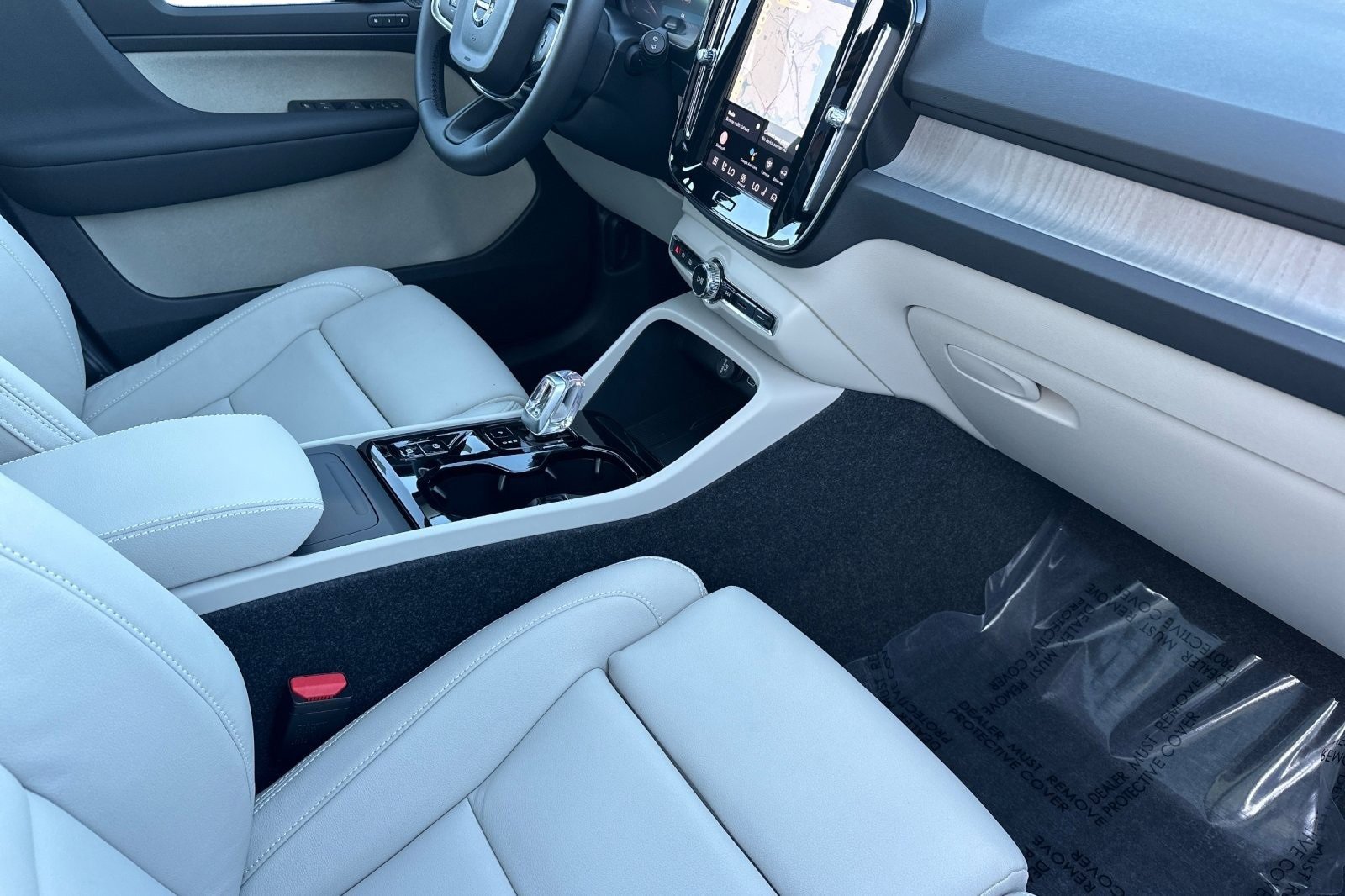 New 2026 Volvo XC40 B5 Ultra w/ Climate Package image 18