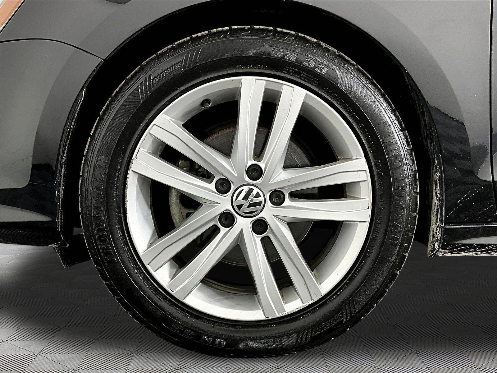 Used 2017 Volkswagen Jetta SEL FWD image 34
