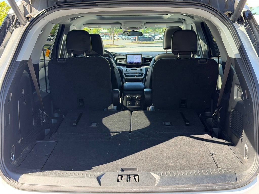 Used 2023 Ford Explorer XLT w/ Equipment Group 202A AWD/4WD image 8