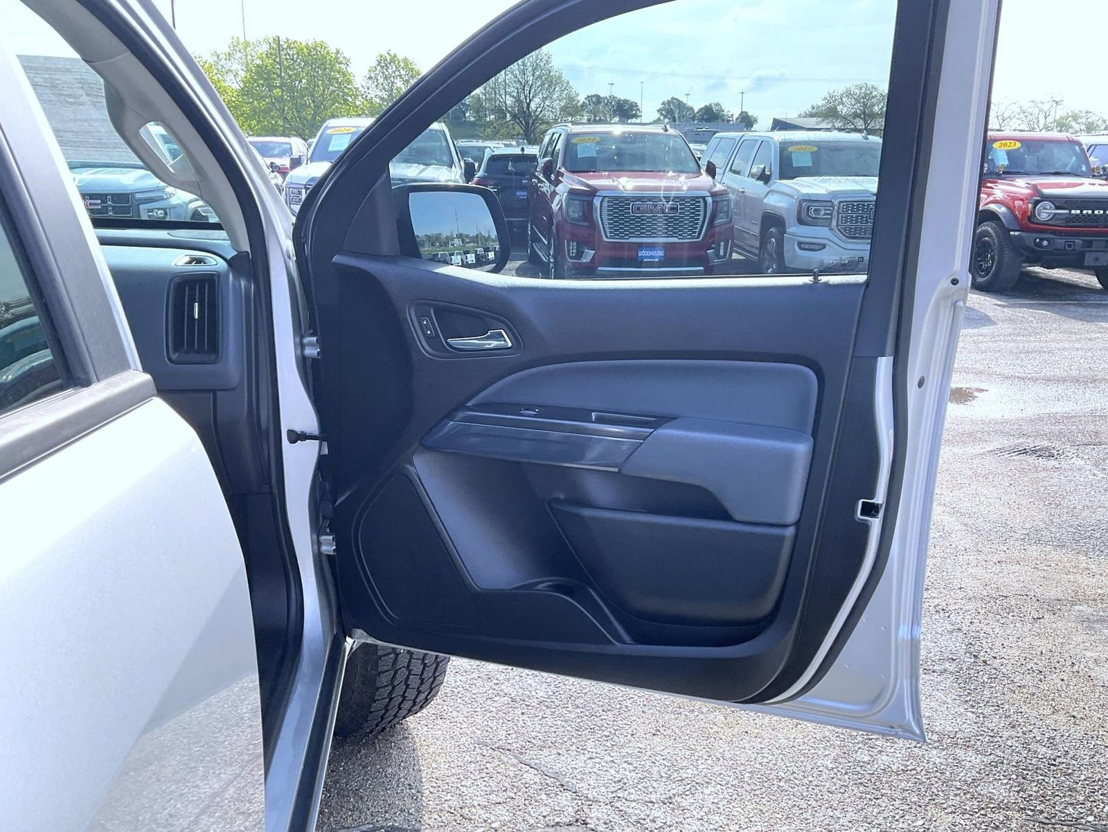 Used 2018 Chevrolet Colorado Z71 AWD/4WD image 16