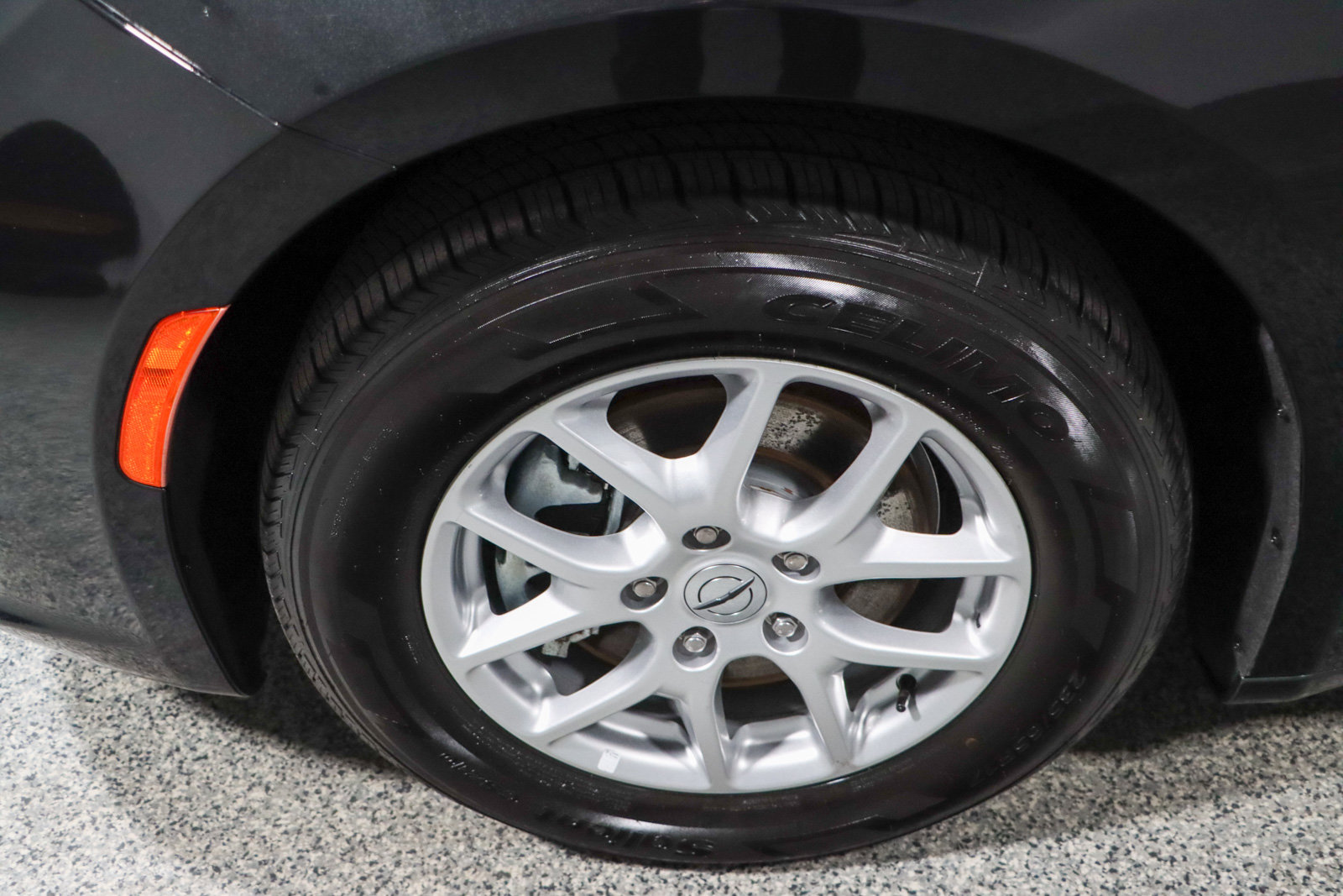 Used 2023 Chrysler Pacifica Touring-L image 11