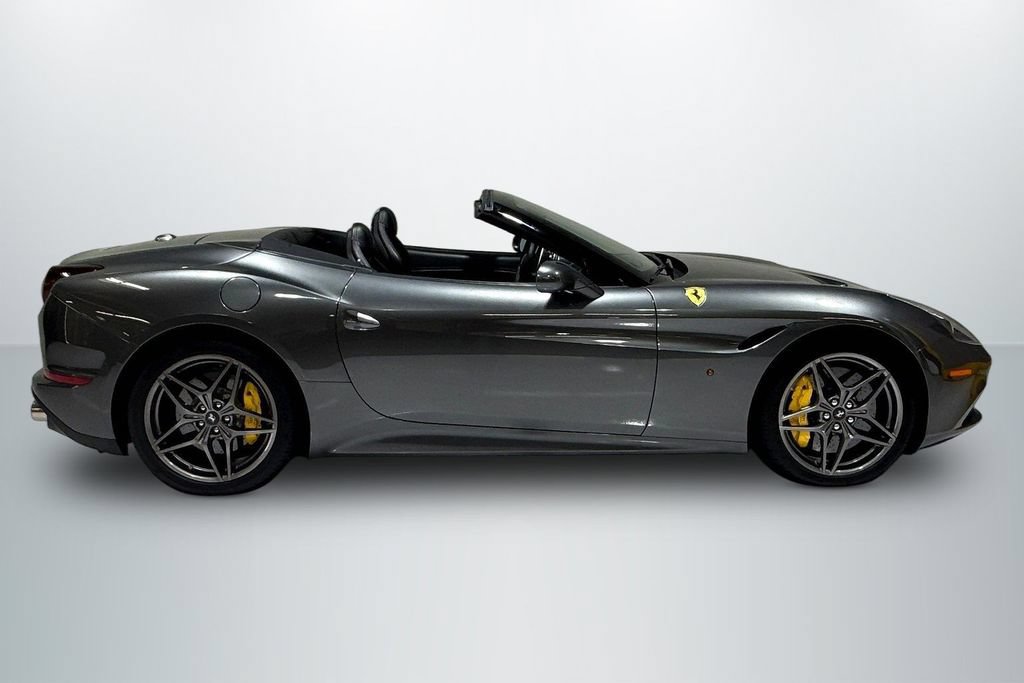 Used 2015 Ferrari California T RWD image 4